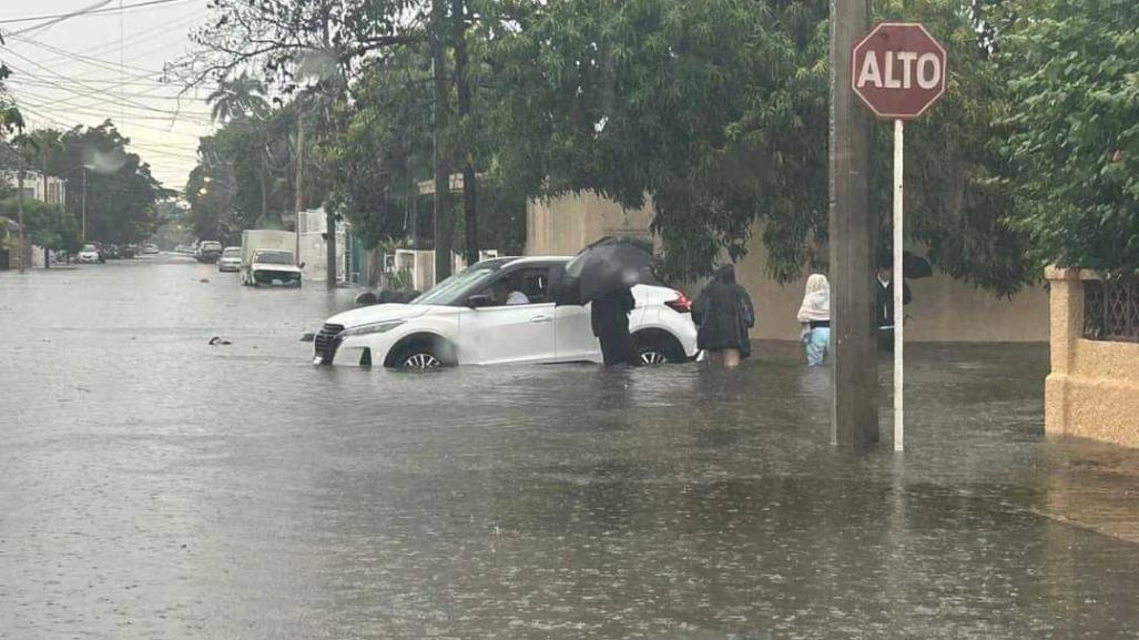 Colonias García Ginerés y Yucatán, inundadas por las lluvias de este lunes