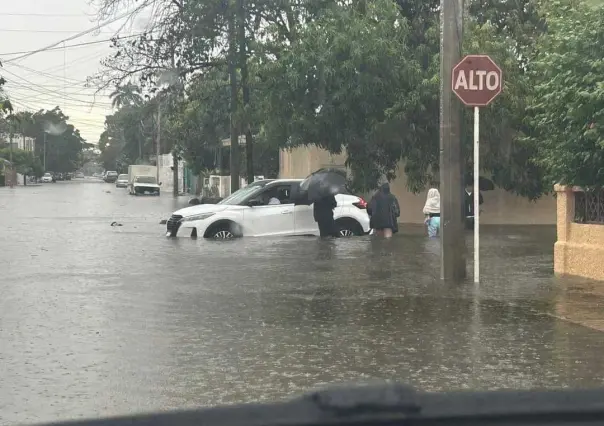 Colonias García Ginerés y Yucatán, inundadas por las lluvias de este lunes