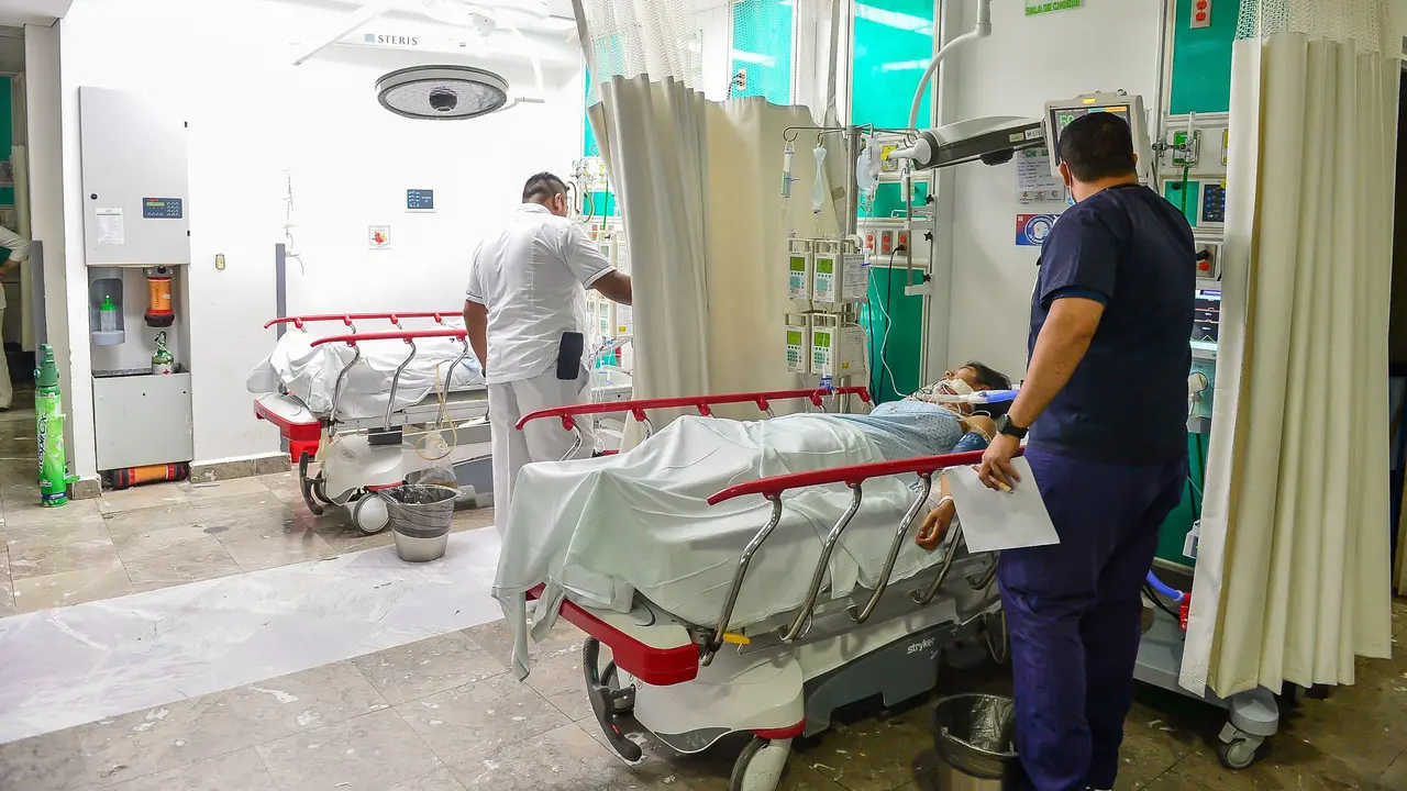 Realizan mantenimiento y reparaciones en sistema eléctrico del Hospital 450