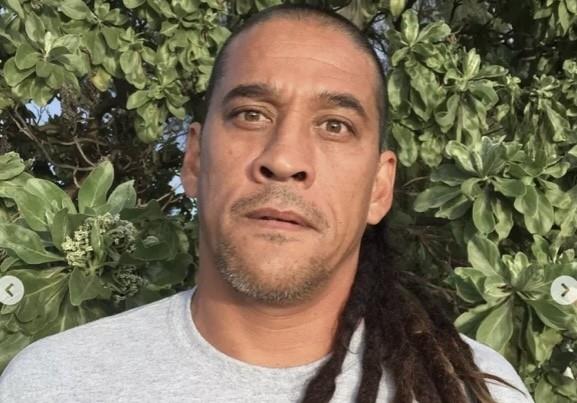 Tamayo Perry se encontraba surfeando en la playa cuando fue atacado por un tiburón frente a la costa de Oahu en Hawái Foto: Instagram