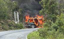 Se incendia camioneta en la sierra de Santiago, Nuevo León