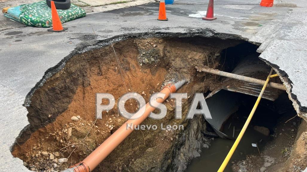 Se forma socavón por lluvias en la colonia Fidel Velázquez