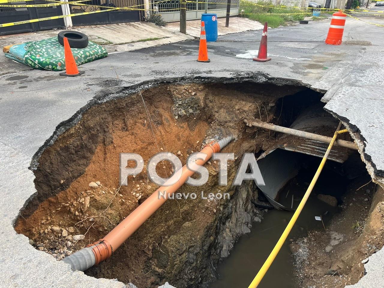 Socavón en la colonia Fidel Velázquez en Monterrey. Foto: POSTA