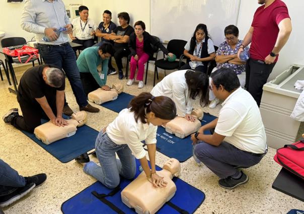 Capacitan a personal de la Uady para responder ante un paro cardíaco