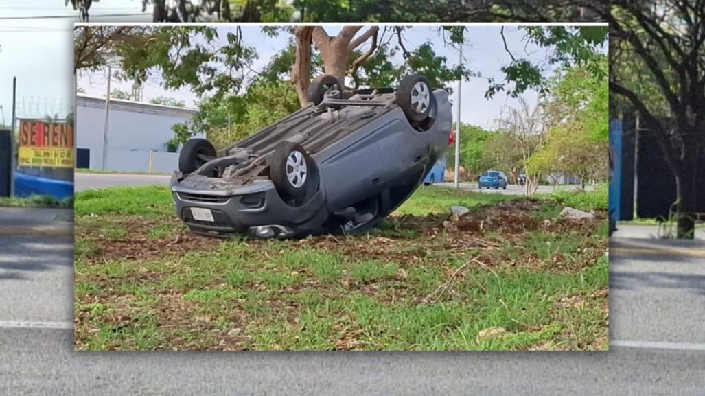 Volcadura matutina en el periférico de Mérida