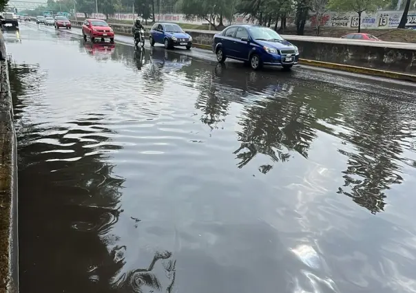 Lluvias dejan encharcamientos en varias alcaldías, trabajan en desazolve