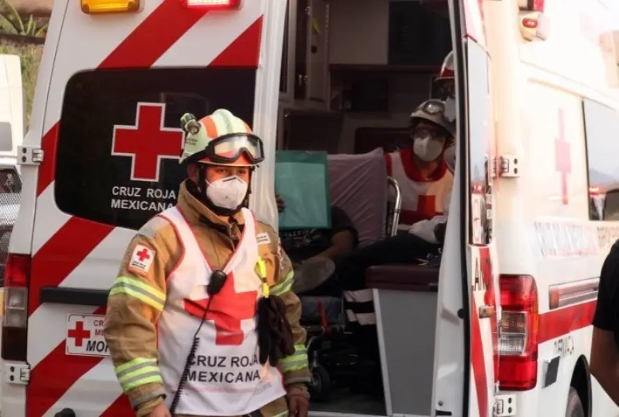 Paramédicos de la Cruz Roja, atendiendo una emergencia. Foto: El Sol de Orizaba.