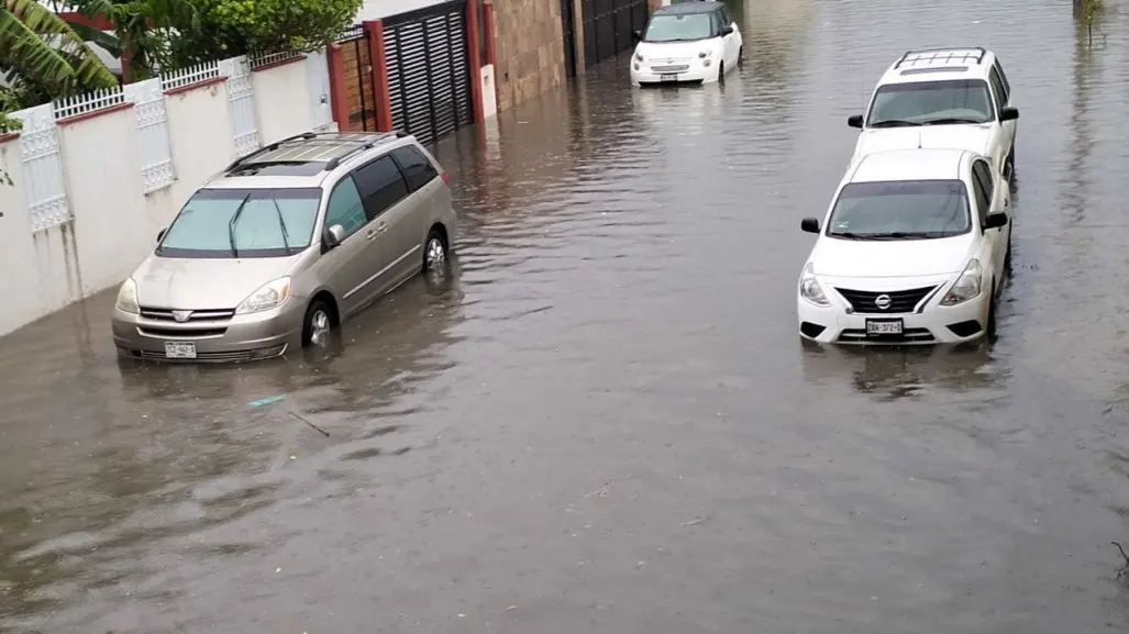 Inundaciones en Mérida: ¡Automóviles bajo el agua!