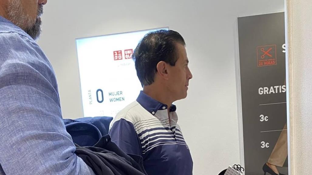 ¿Compró gel? Captan a Enrique Peña Nieto en tienda de ropa en Madrid