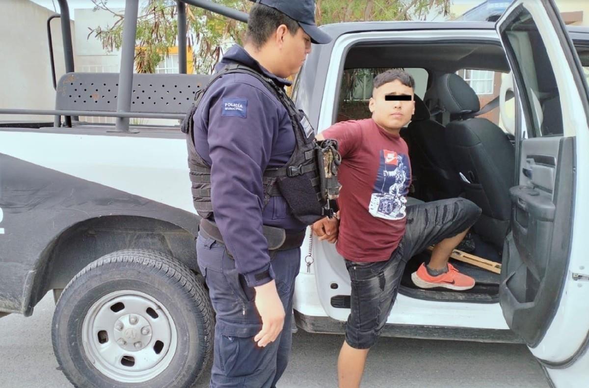 Caen dos hombres por robo de vehículo y robo a transeúnte en Juárez