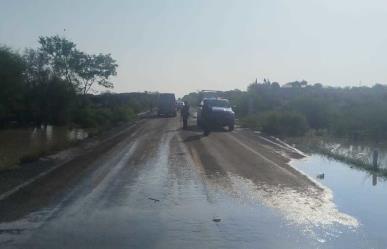 Cierre de la carretera Federal 75 por encharcamiento en Villa de Casas