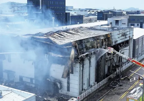 Corea del Sur: Explosión en fábrica de baterías de litio deja más de 20 muertos