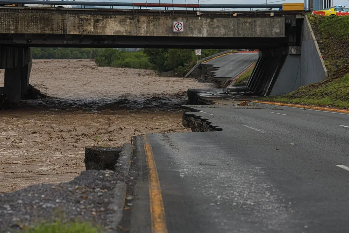 Declara Estado emergencia en los 51 municipios tras tormenta tropical Alberto