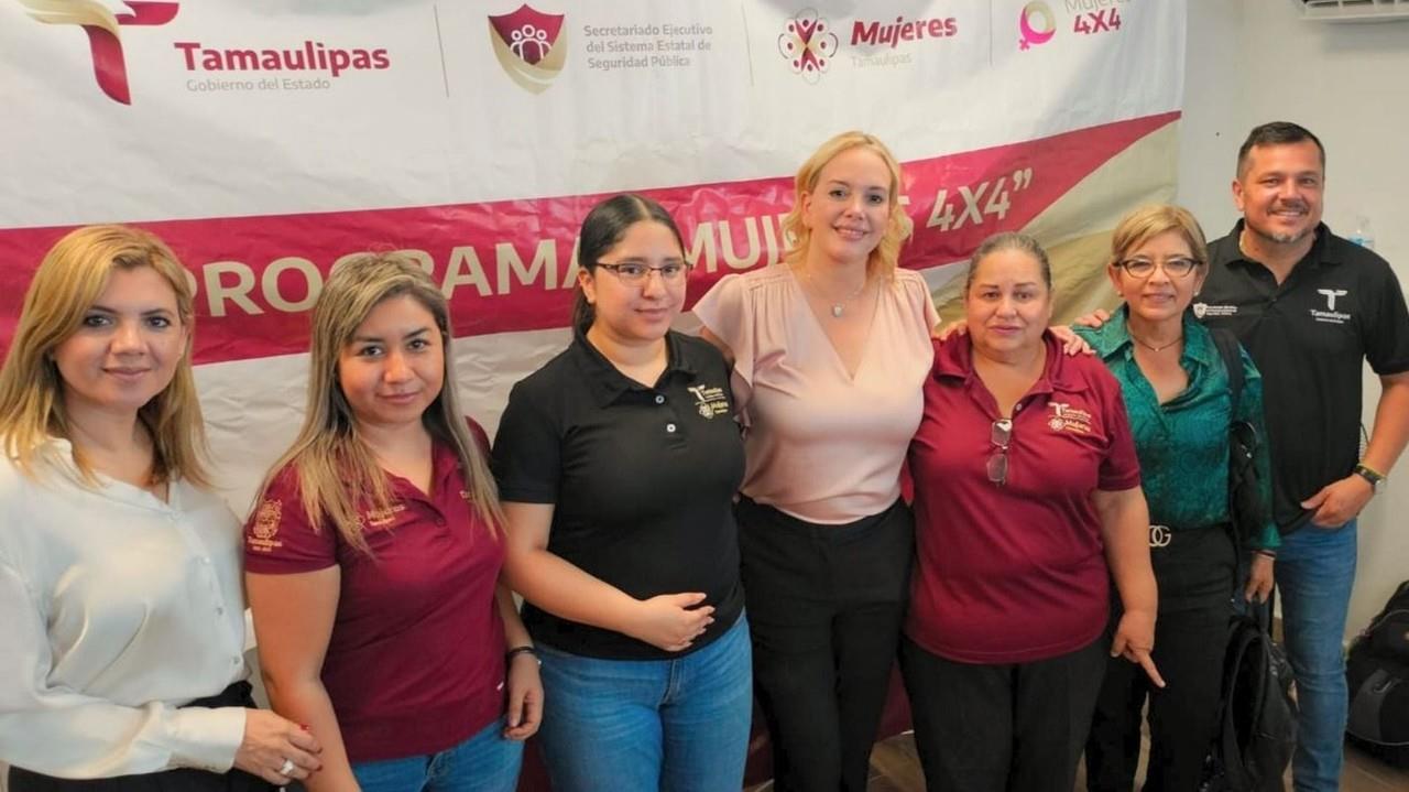 En este programa se capacita a mujeres para que puedan manejar un tractocamión de quinta rueda. Foto: Victoria Jiménez