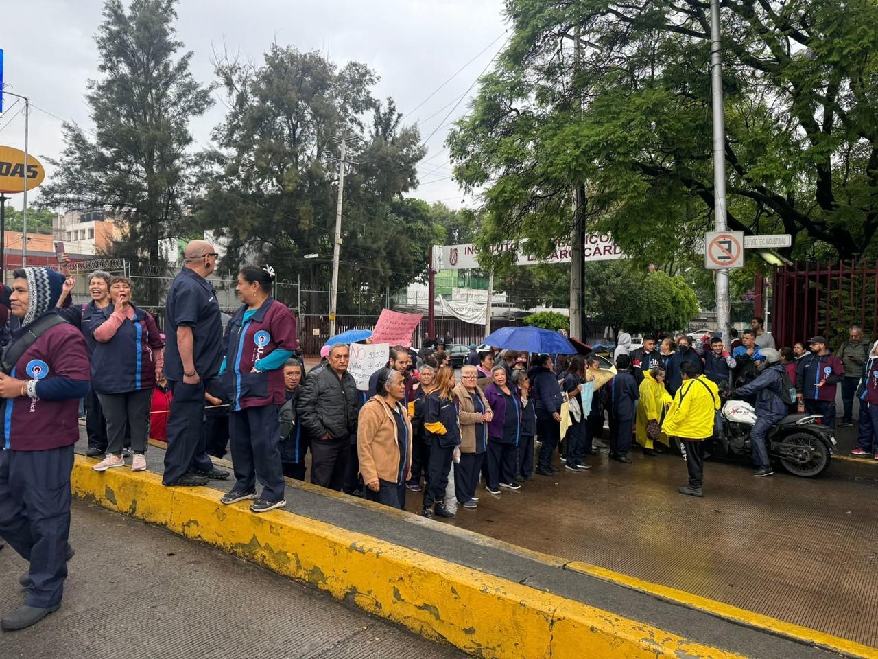 Manifestantes cierran vialidad. Foto: Ramón Ramírez