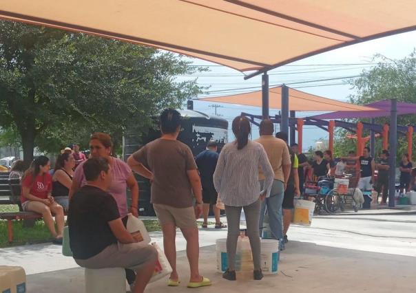 Intensifica el municipio de García reparto de agua en colonias