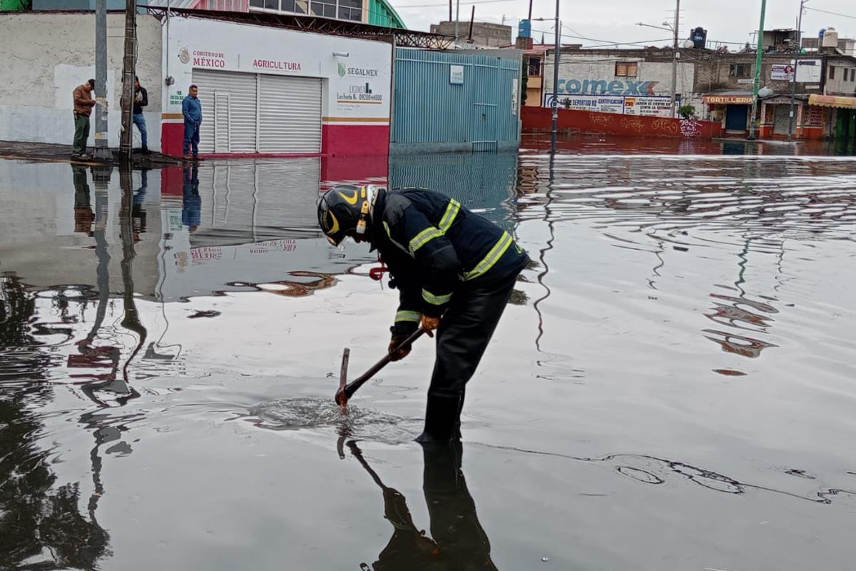 Inundación en Tláhuac. Foto: @Bomberos_CDMX