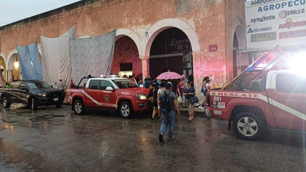 Colapsa techo de una florería en el centro de Mérida