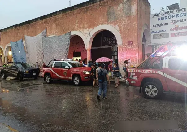 Colapsa techo de una florería en el centro de Mérida