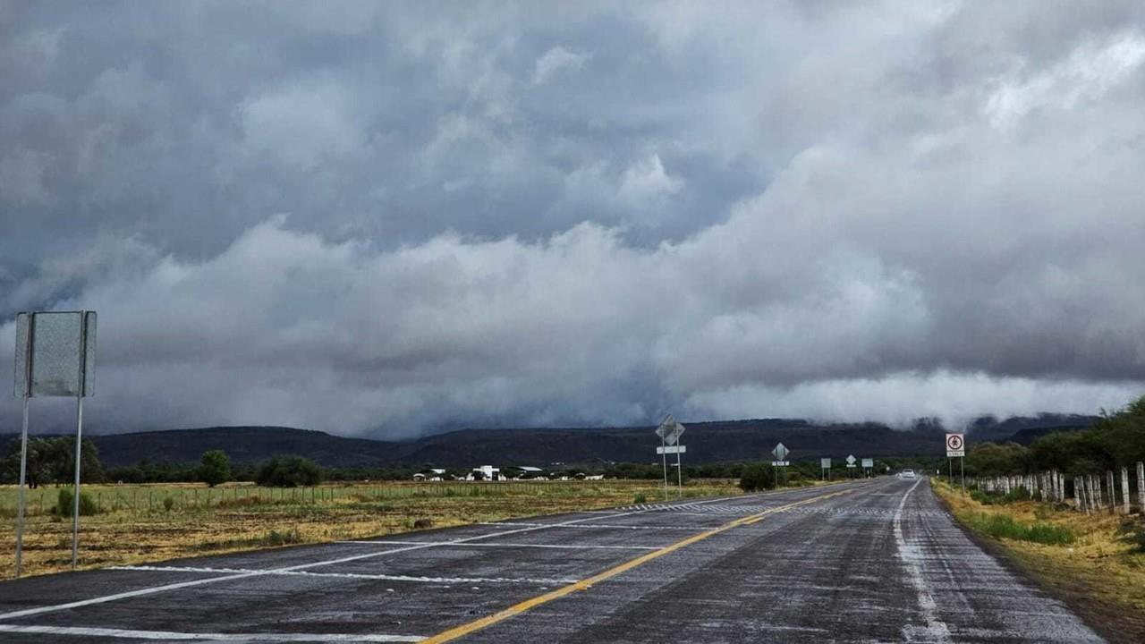 Esteban Villegas, gobernador de Durango declaró que urge rehabilitar la red carretera del estado. Foto: Luis Lozano