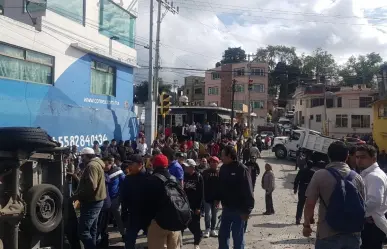 Accidente entre camión y combi deja ocho heridos en Huixquilucan (VIDEO)