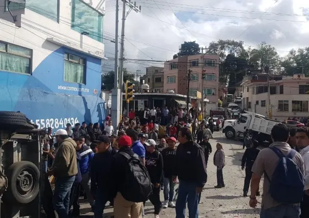 Accidente entre camión y combi deja ocho heridos en Huixquilucan (VIDEO)