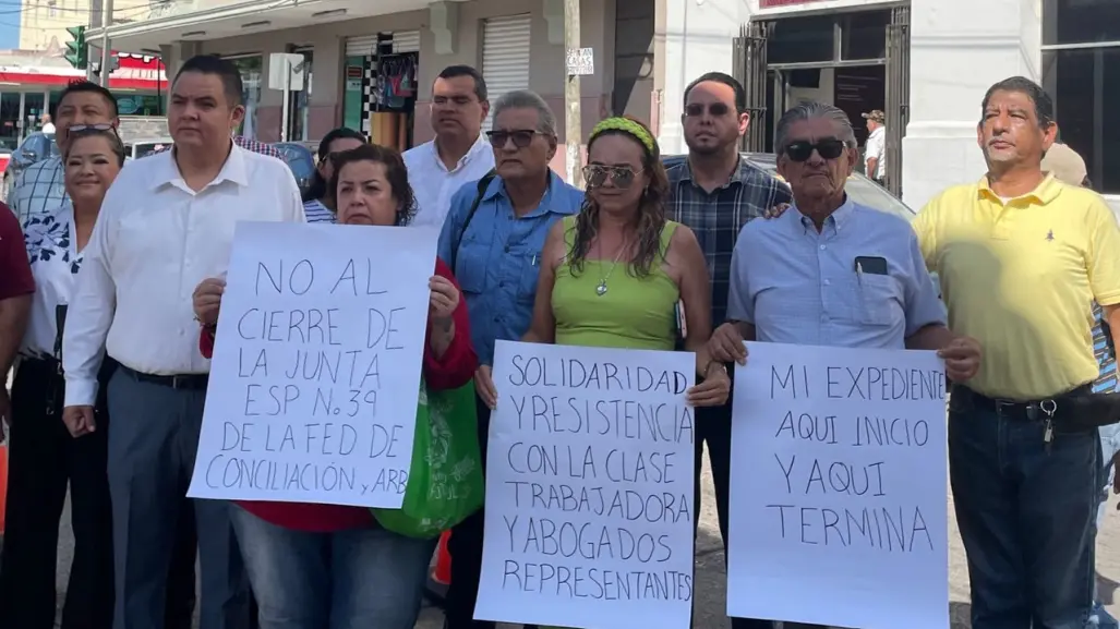 Protestan por cierre de Oficina Federal del Trabajo en Tampico