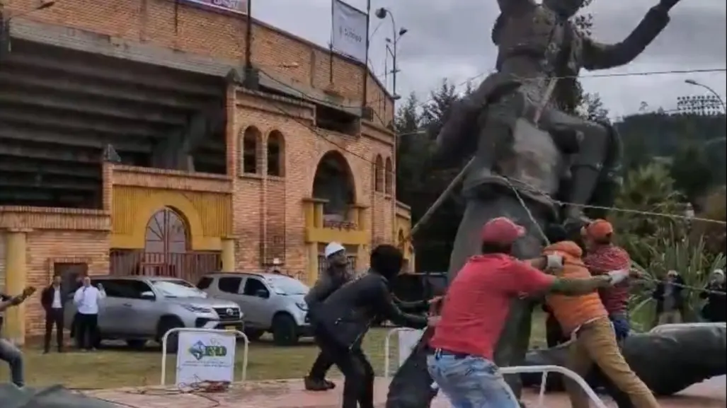 Colombia: Tiran estatua del torero César Rincón, tras prohibir corridas de toros