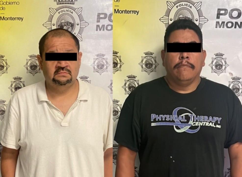 Jorge Armando G y Gerardo N tras haber sido detenidos por policías municipales. Foto: Policía de Monterrey.