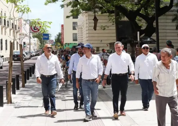 Alcalde y gobernador supervisan trabajos de remodelación en el centro de Mérida