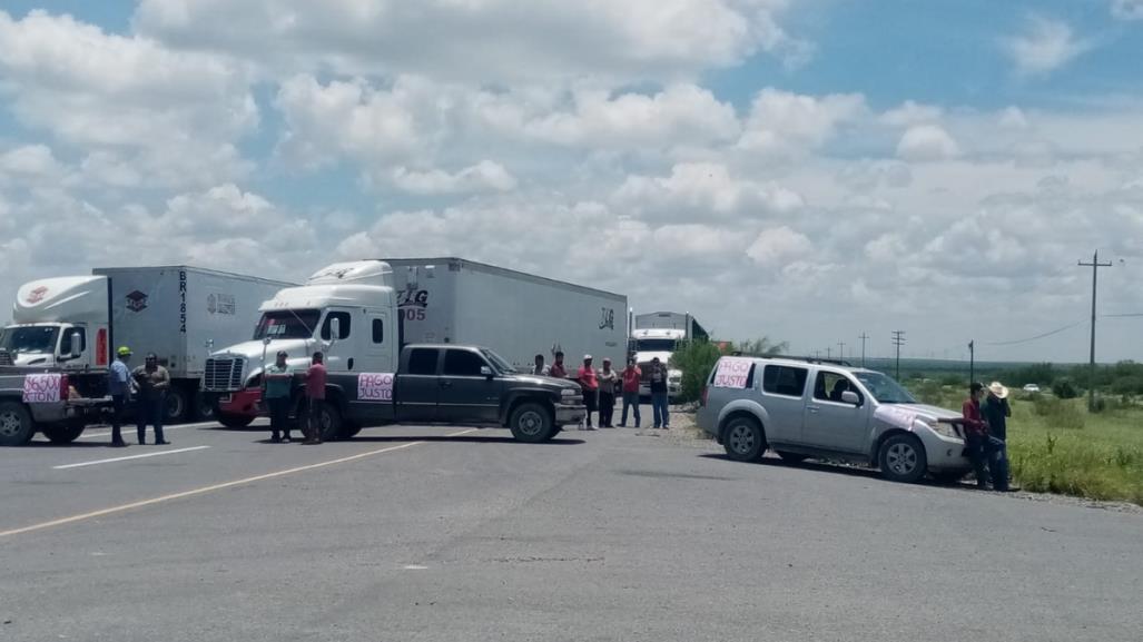 Campesinos tamaulipecos bloquean también la carretera Reynosa-Monterrey