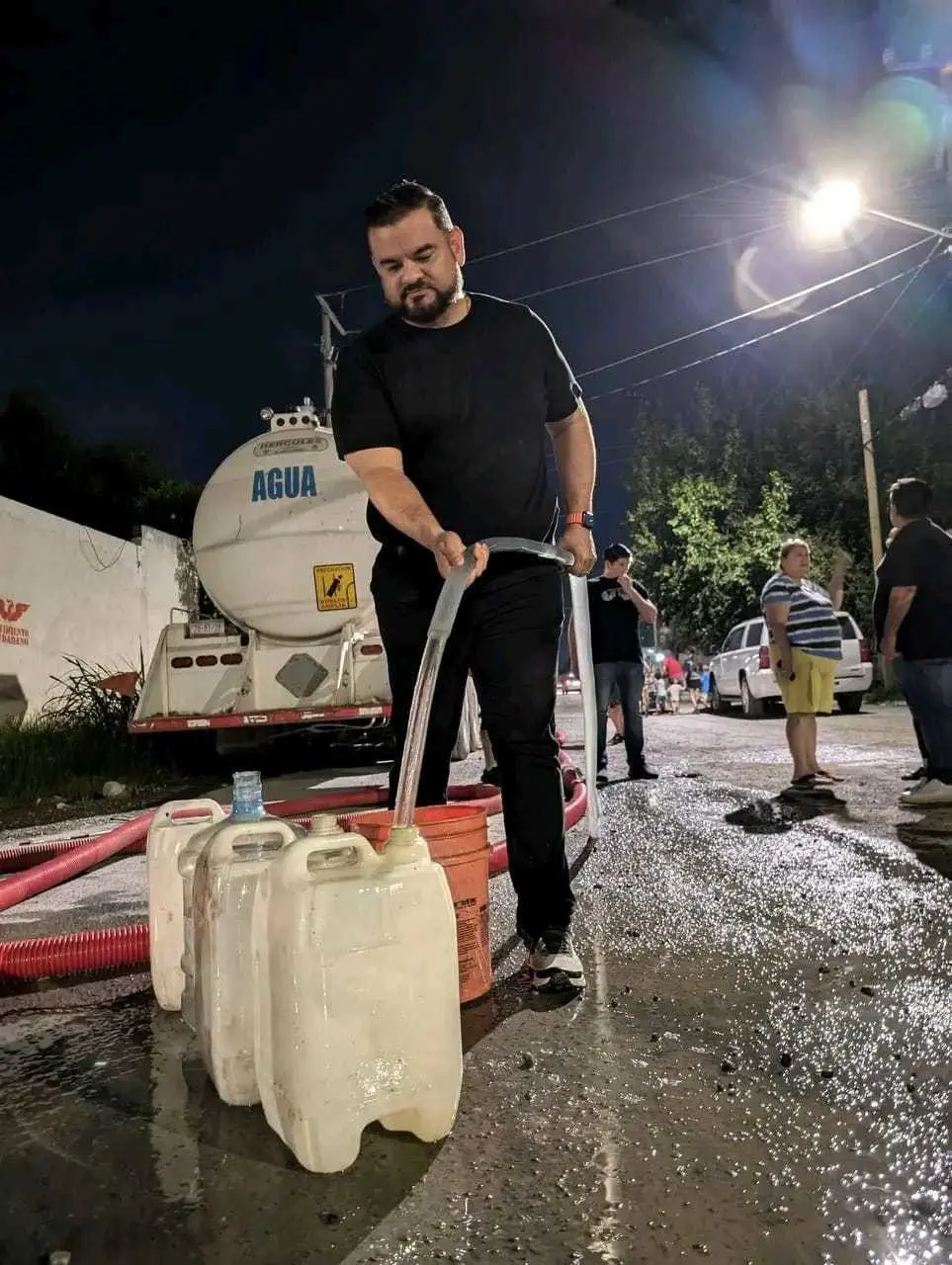 Atiende Carlos Rodríguez El Cuate emergencia por falta de agua en Cadereyta