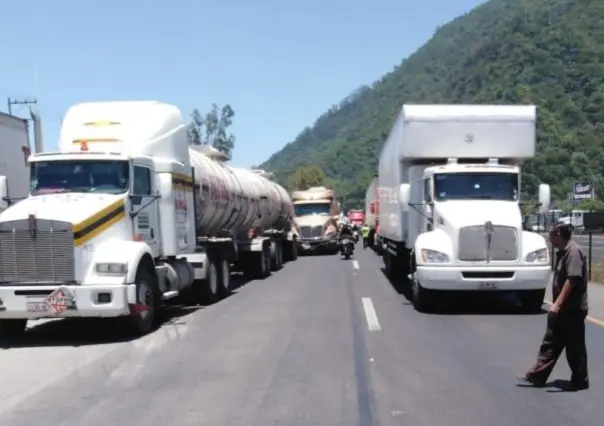 Transportistas anuncian paro nacional, bloquearán las entradas a la CDMX