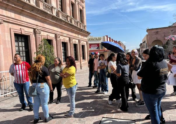 Se manifiestan familiares de Gabriel, aseguran que el cuerpo encontrado no es él