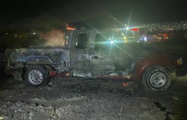 Rescatan a niña tras incendio de camioneta