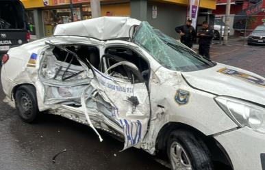 Aparatoso accidente en Venustiano Carranza, tráiler choca con auto de seguridad