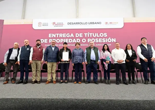 Con 2 mil 700 títulos de propiedad dan certeza jurídica a familias en Edomex