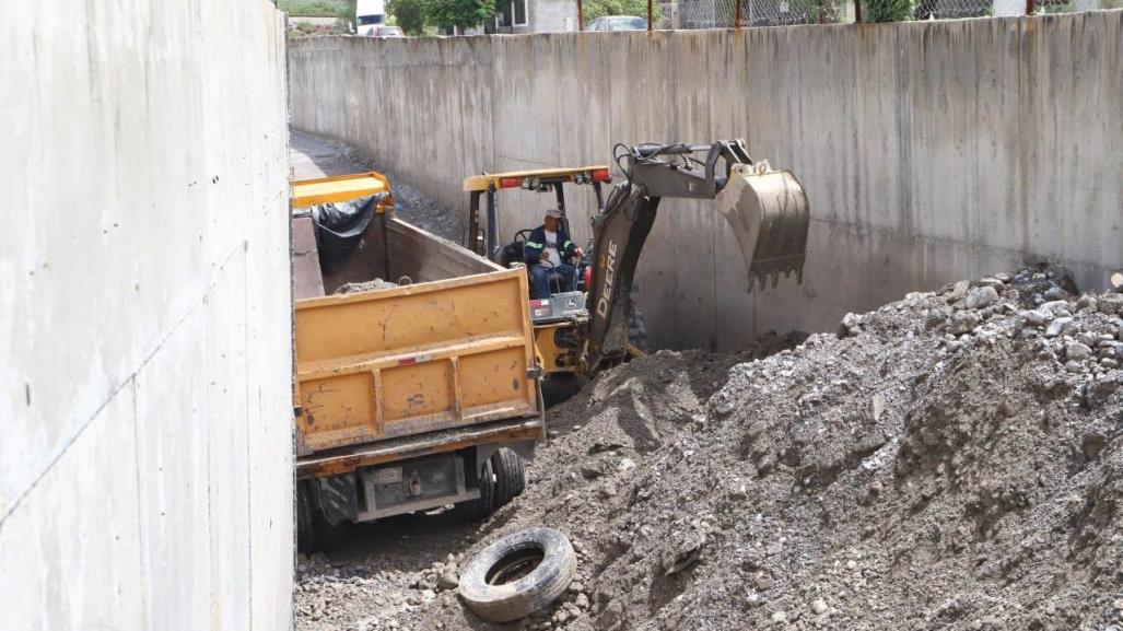 Continúan trabajos de limpieza y desazolve en García