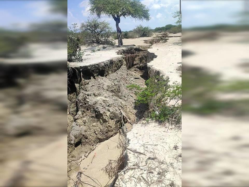 Temor en habitantes de Tula tras la aparición de una grieta gigante en la tierra