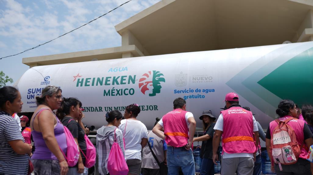 Entrega de agua y alimentos a familias afectadas por Alberto en García