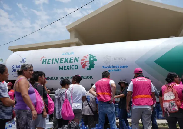 Entrega de agua y alimentos a familias afectadas por Alberto en García