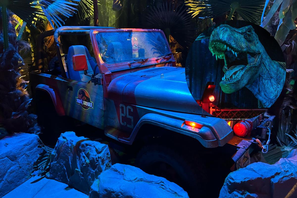 Dinosaurio y automóvil de la icónica cinta Jurassic World. Foto: @jworldexhibit