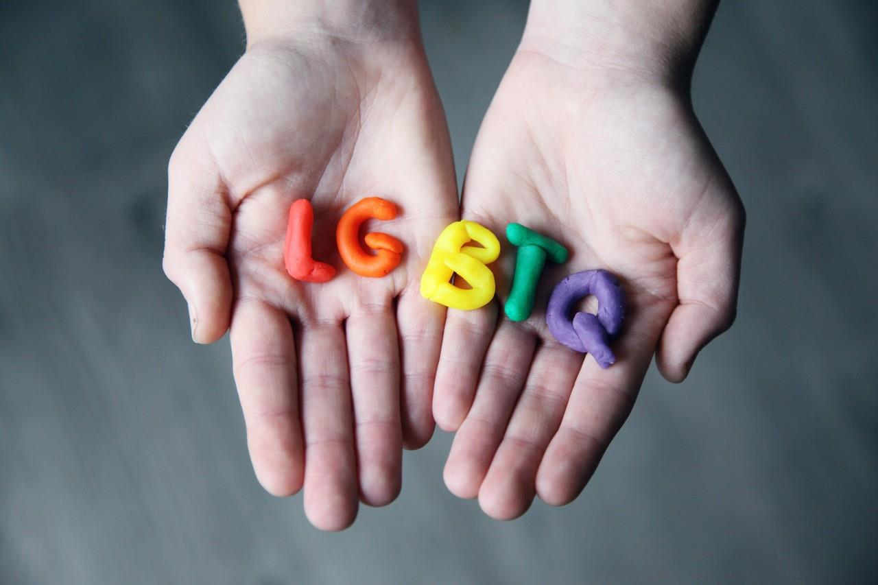 LGBTQ  ¿Qué significa la T y la Q? Foto de Pexels.