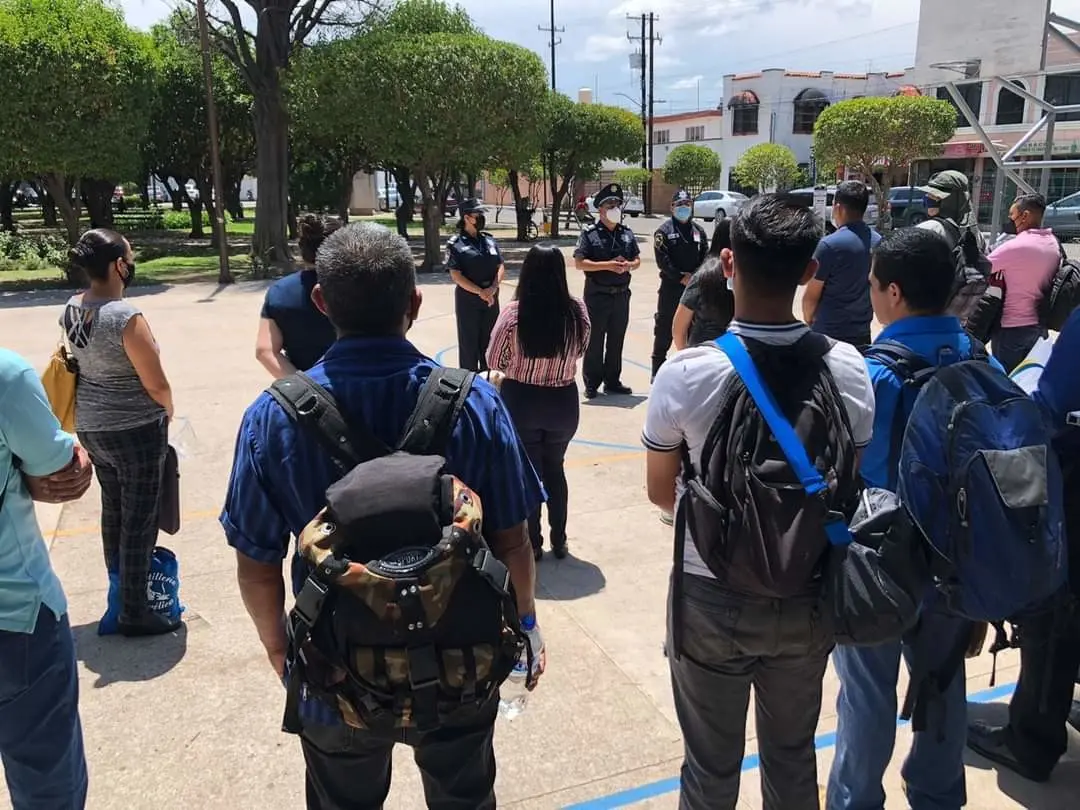 Invitan a postularse al cargo como guardia del Servicio de Protección Federal. Foto: Isaura Retana.