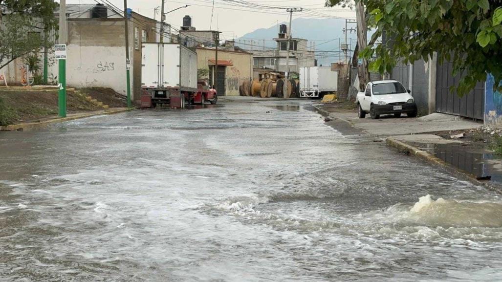 Inician labores de limpieza y retiro de muebles dañados por lluvia en Chalco