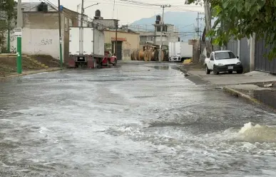 Inician labores de limpieza y retiro de muebles dañados por lluvia en Chalco