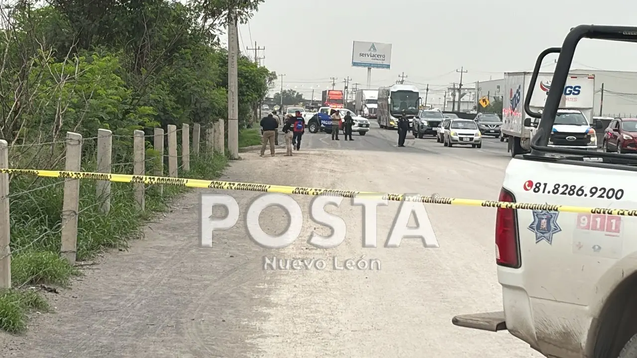 Elementos de Policía de Escobedo, en Libramiento Noroeste. Foto: Raymundo Elizalde.