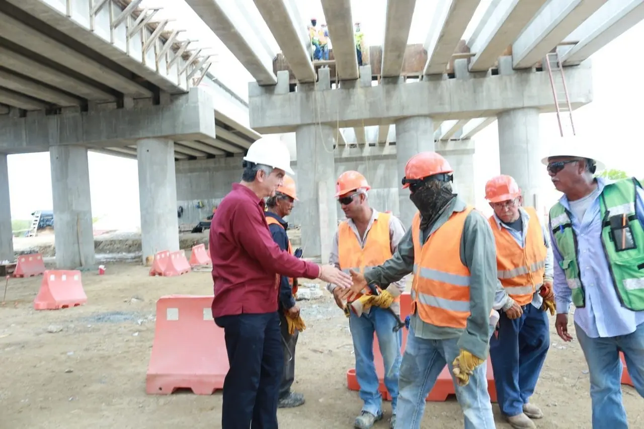 Supervisa gobernador de Tamaulipas avances de obras en Tamaulipas. Foto: redes sociales