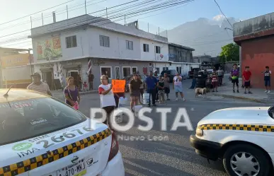 Vecinos de García cierran avenida por falta de suministro de agua