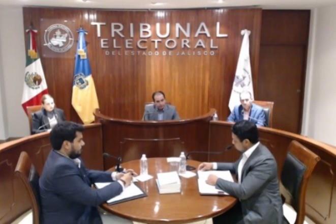 Magistrados del Tribunal Electoral de Jalisco dando la resolución. Foto: MSN.